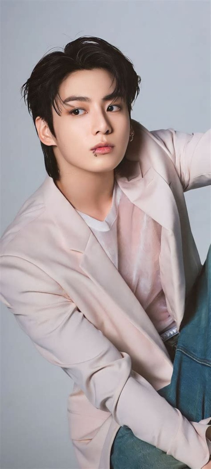 Exploring the Enigma of Jeon Jung Hyun: A Multi-Talented Star