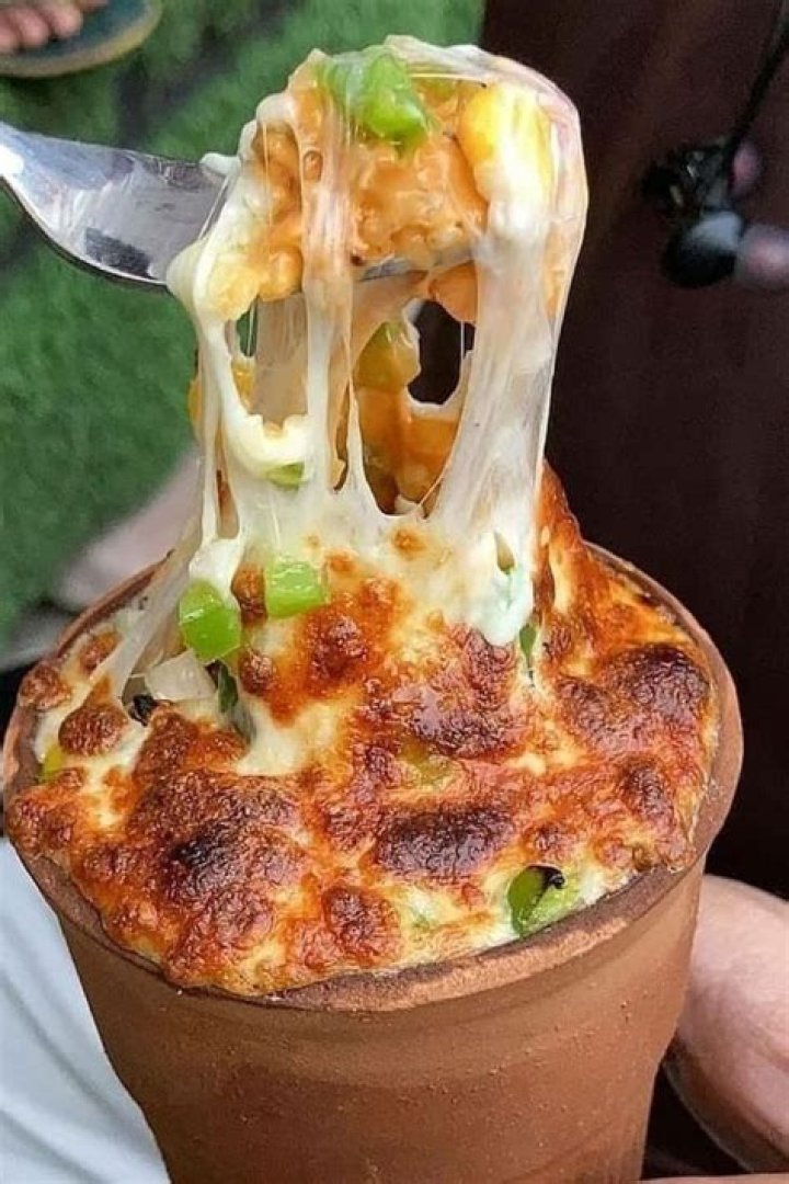 Kulhad Pizza: The Viral Sensation That Took the Internet by Storm